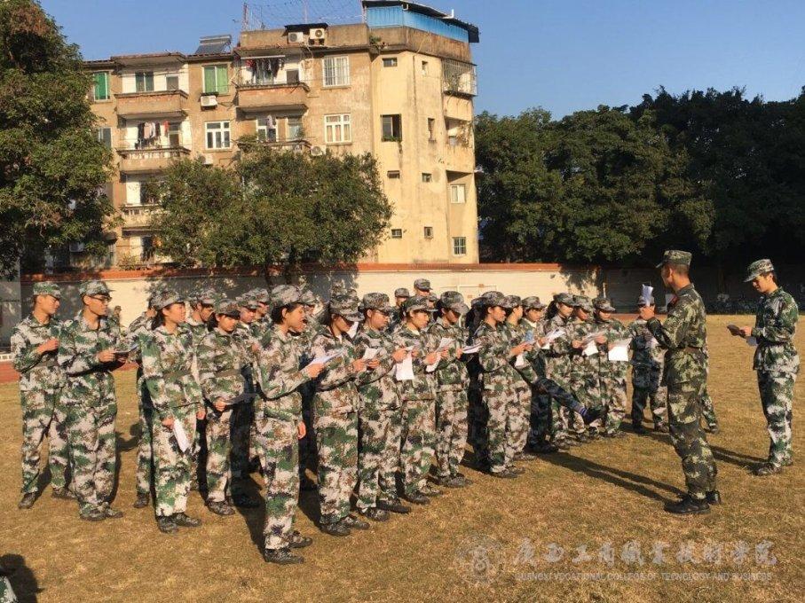 液体黄金鞋!高校向师生免费发放4万双跑鞋 一双1299元